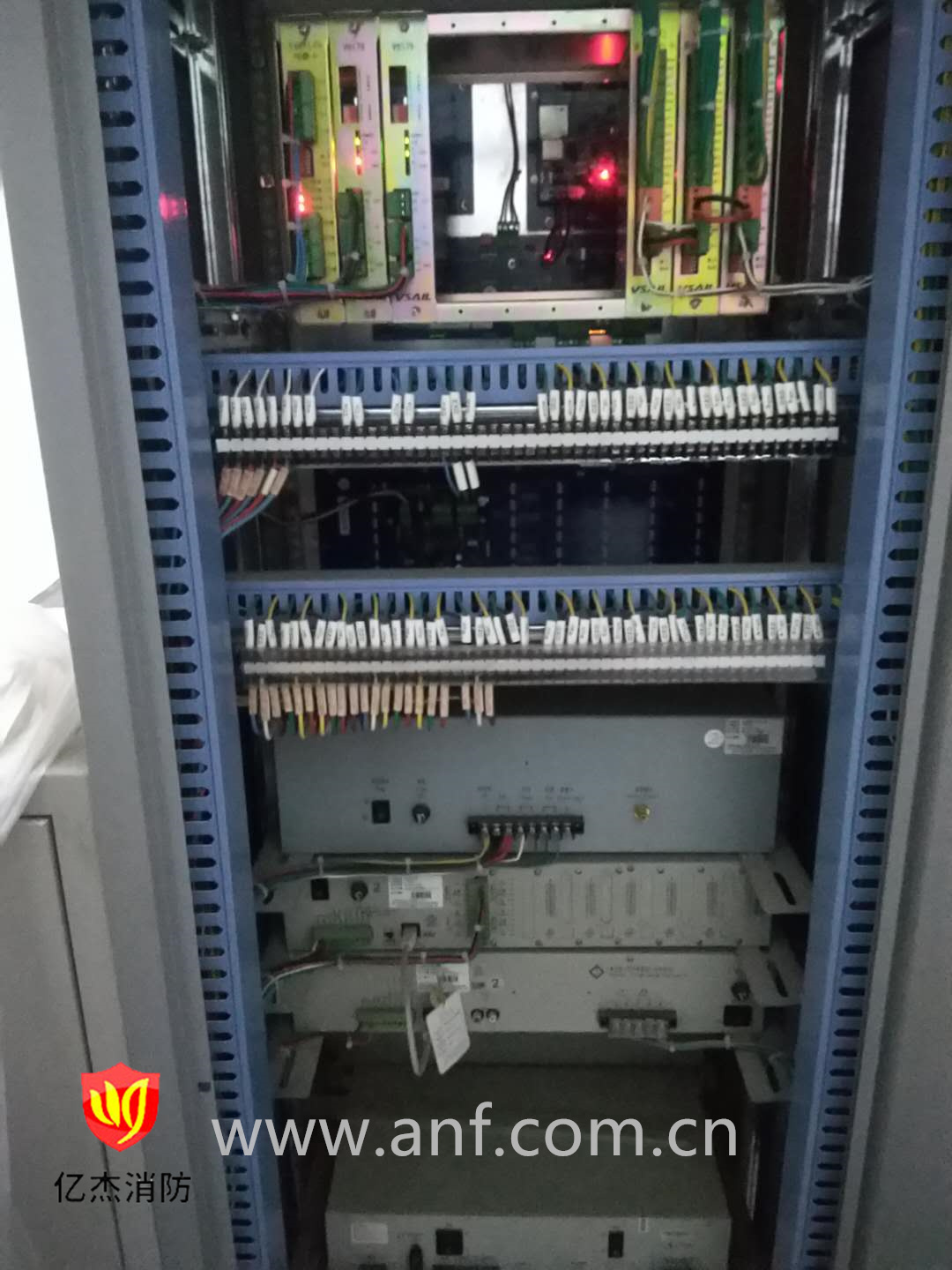 利達LD-128E液晶顯示器不停的閃爍